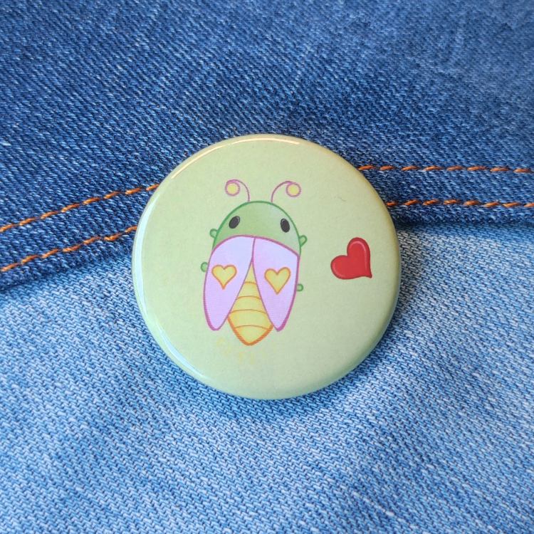Ansteckbutton Feenland Käfer auf Jeans